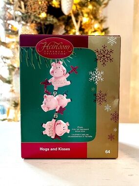 Heirloom Ornament Collection 'Hogs and Kisses' (2005)